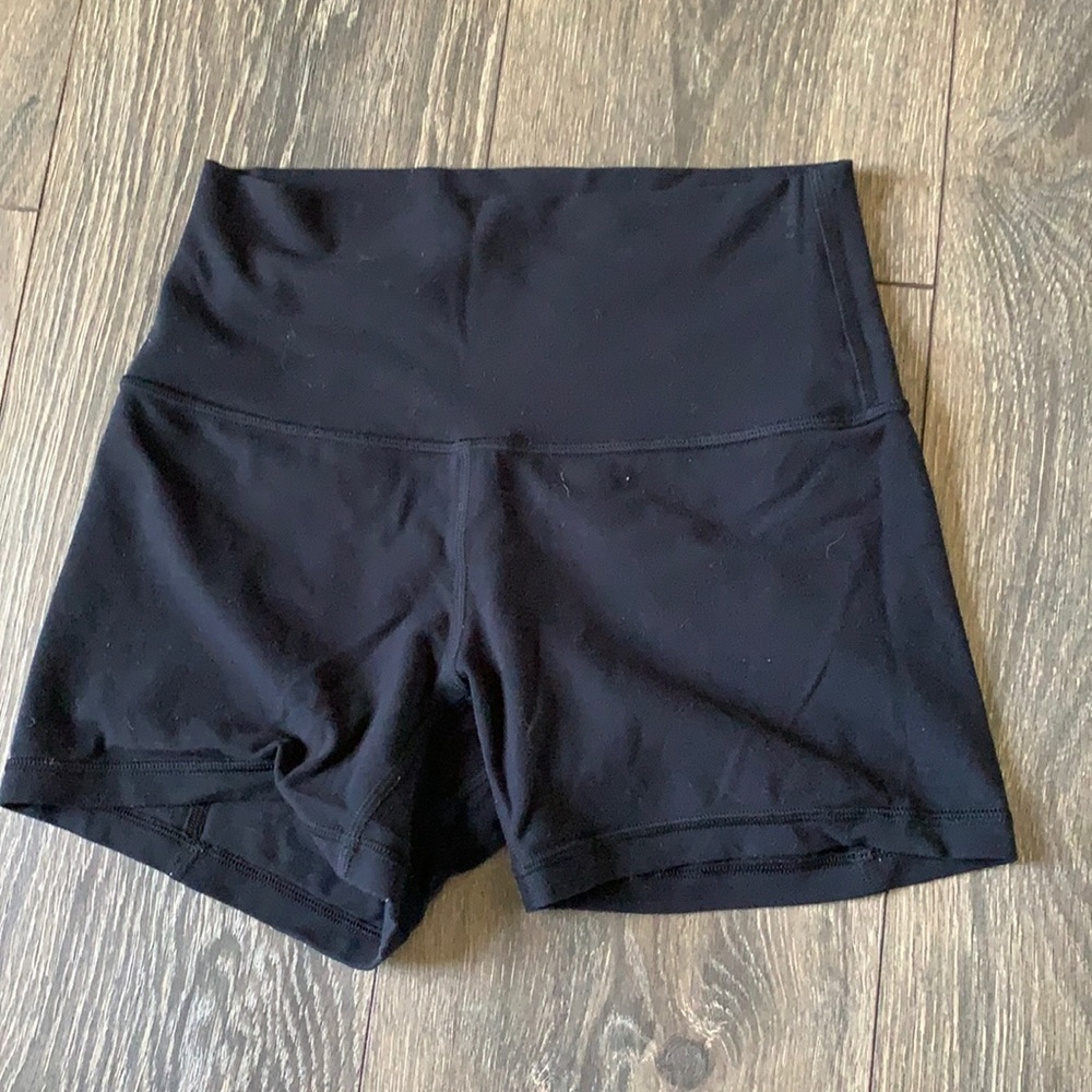 Lulu lemon align shorts